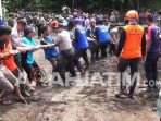 arah-blitar-peduli banjir https://live.staticflickr.com/65535/49468071197_caf2c8fcb2_b.jpg