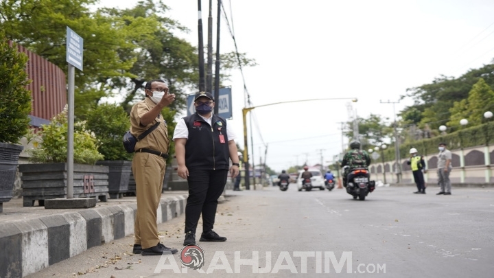 Mas Bup tinjau jalan rusak di Jalan Mataram, Desa Karangrejo Kecamatan Ngasem, atas aduan dari masyarakat